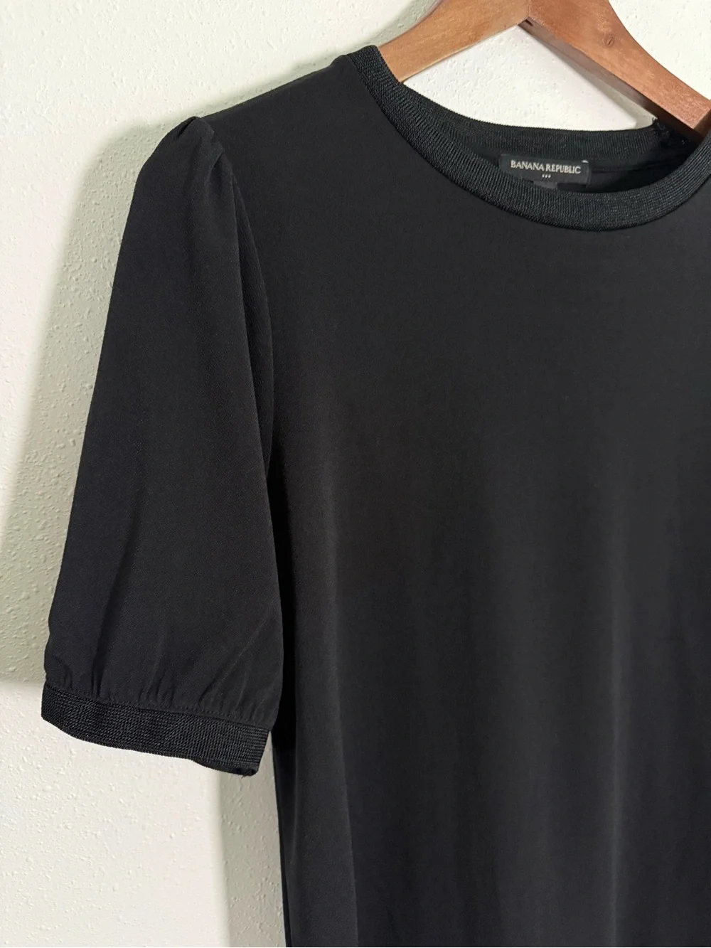 Banana Republic Black Puff Sleeve Top Short Sleeve Knit Tee Size Small